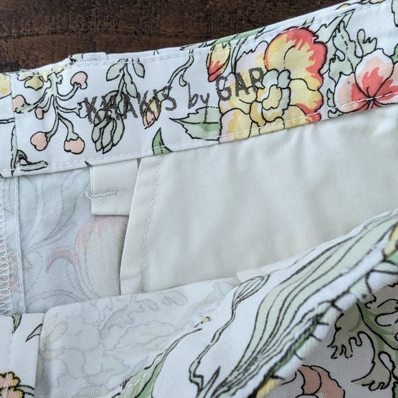 Gap Khakis Floral Summer Shorts 2 White Multicolor flowers - Picture 8 of 11